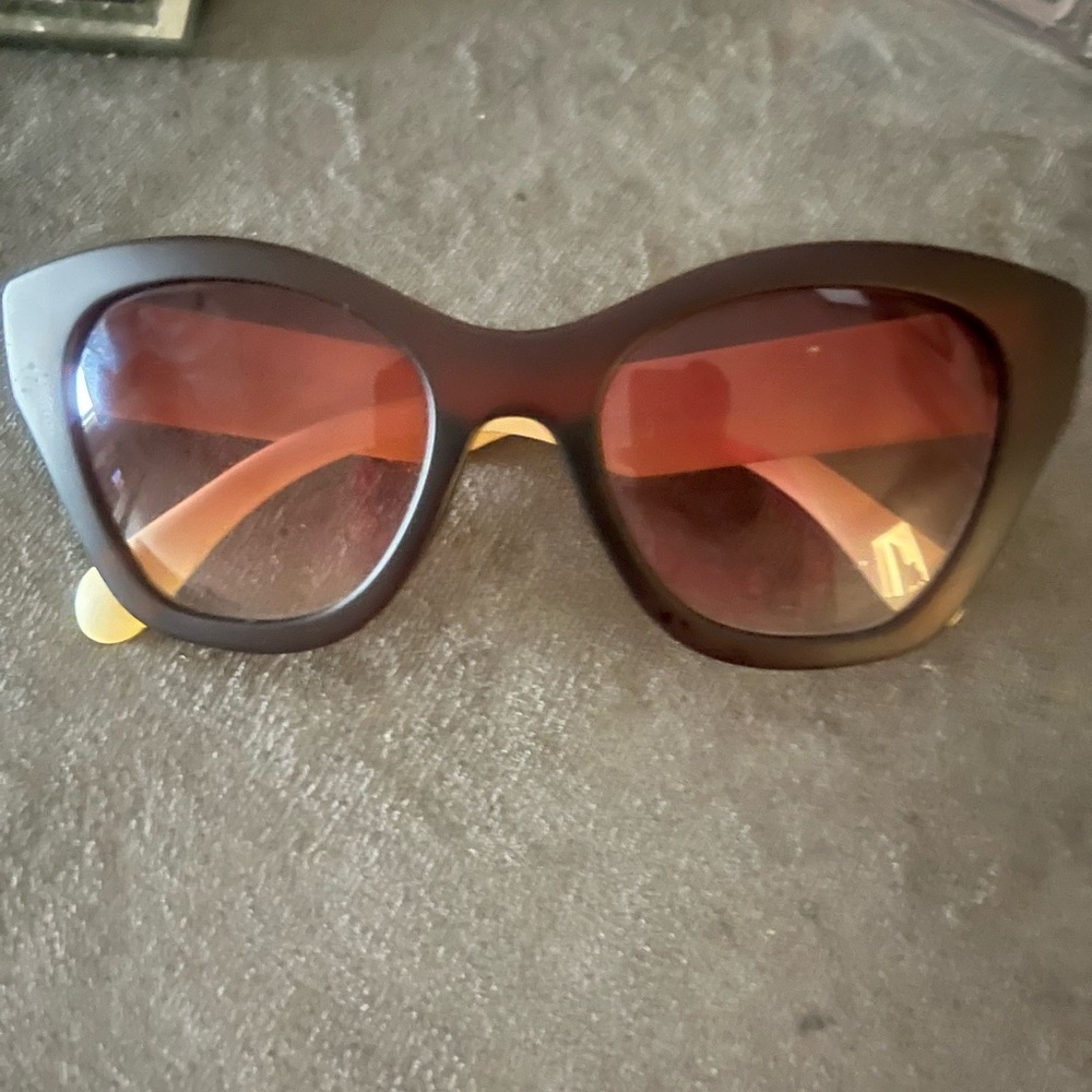 Chic Brown & Cream Cat-Eye Sunglasses